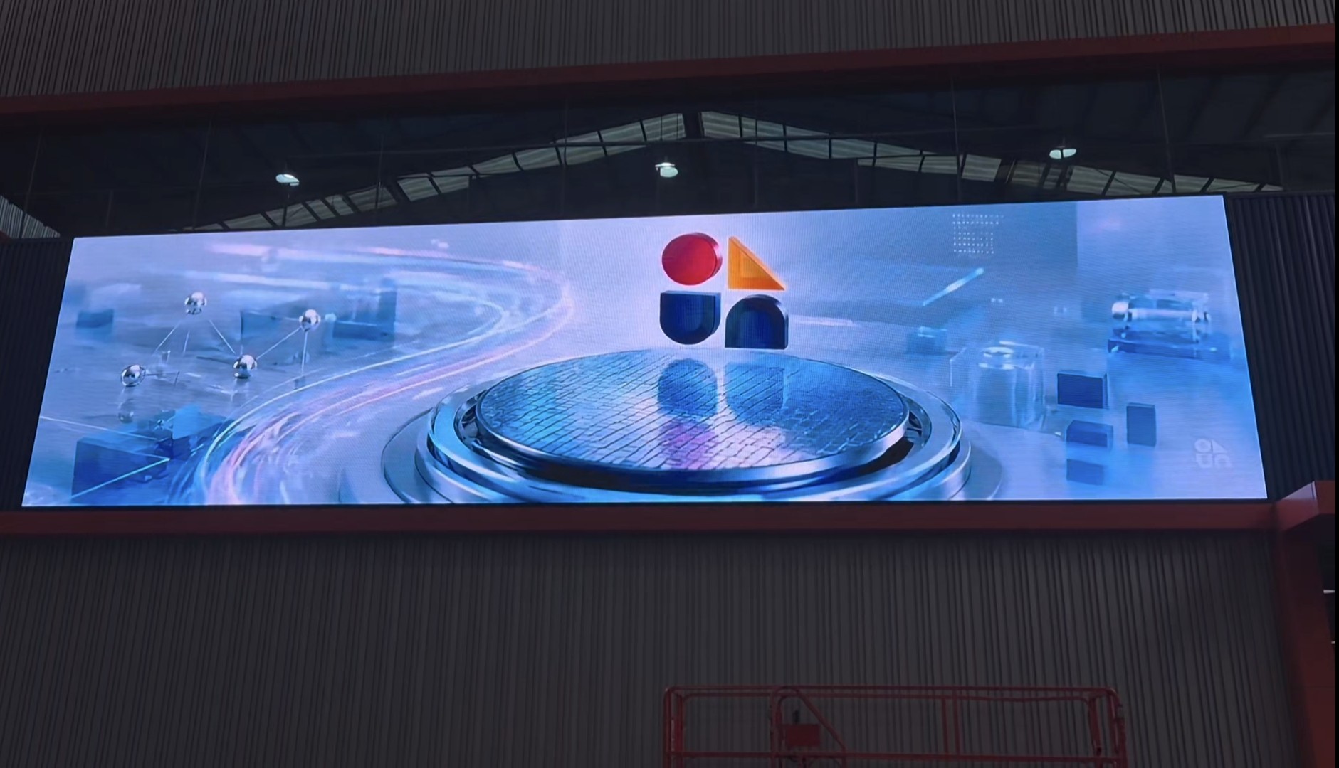 대형 전광판 설치, 12m×3m 옥외 LED 스크린은 이렇게 만듭니다 (공장 외벽 P5.0 해상도·전력·풍하중 설계 기준)